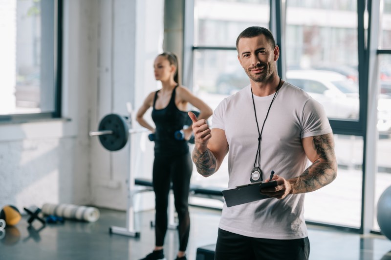 Trainer und Servickräfte in Fitnessstudios verdienen einen fairen Dienstplan.