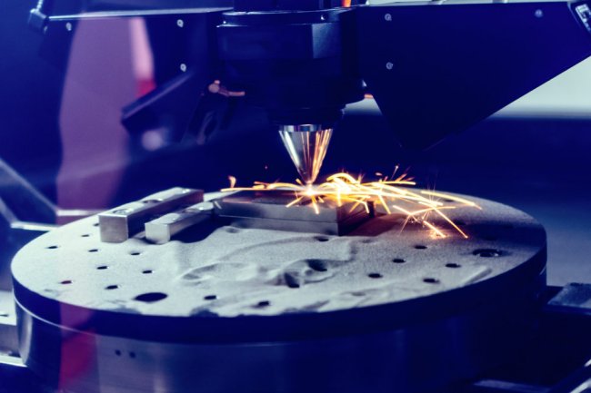 3D Metalldrucker steht für Produktion, Maschinenbau, Nahrungsmittel und Chemie. KI-gestützte Dienstplanung ersetzt in der Industrie die Schichtplanung.